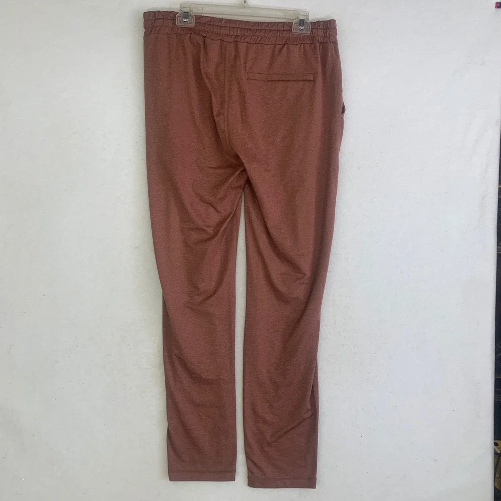 Vuori Ponto Performance pant Joggers Mens XL Terracotta Clay Athleisure V418 - Picture 3 of 9